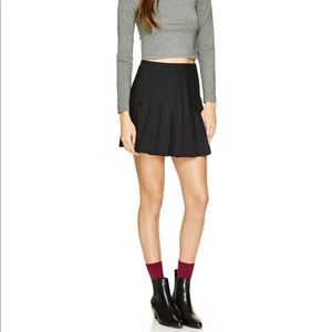 Aritzia Talula pleated skirt, black size 0